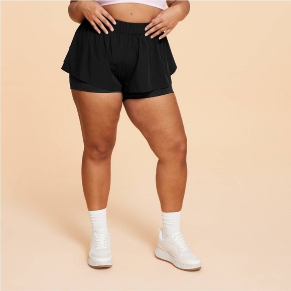Blogilates Women's Ruffle Woven Mid-Rise Shorts 4" - Black 1X - Picture 2 of 5